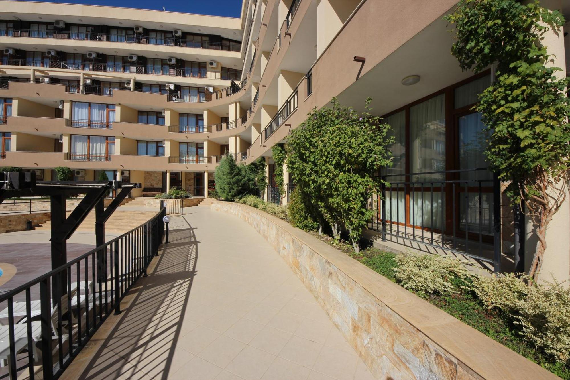 Menada Luxor Apartments Sveti Vlas Esterno foto
