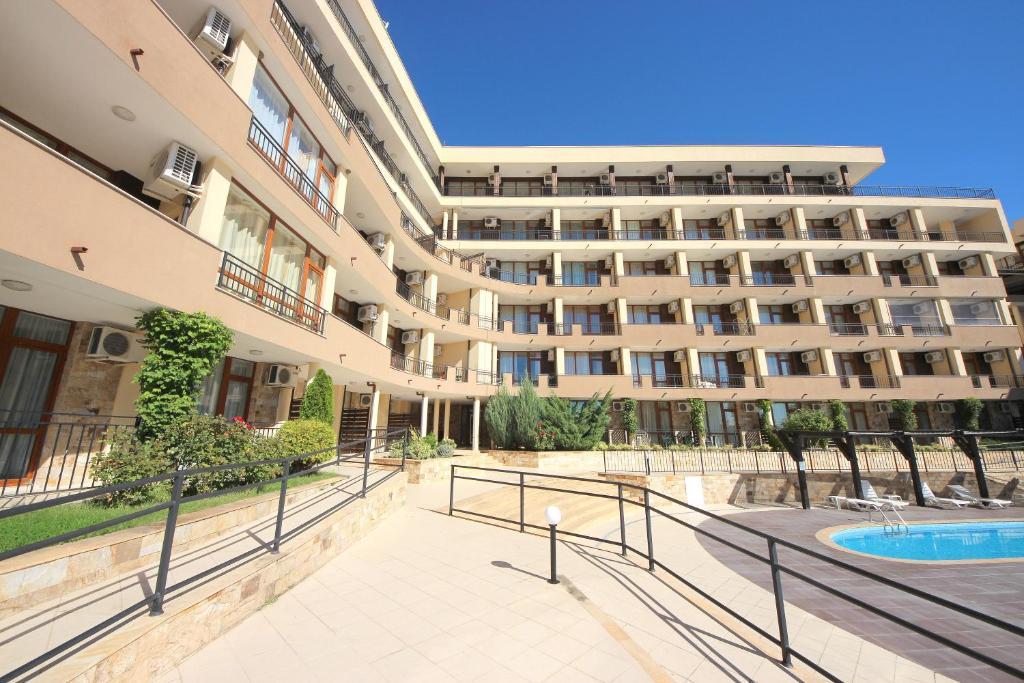 Menada Luxor Apartments Sveti Vlas Esterno foto